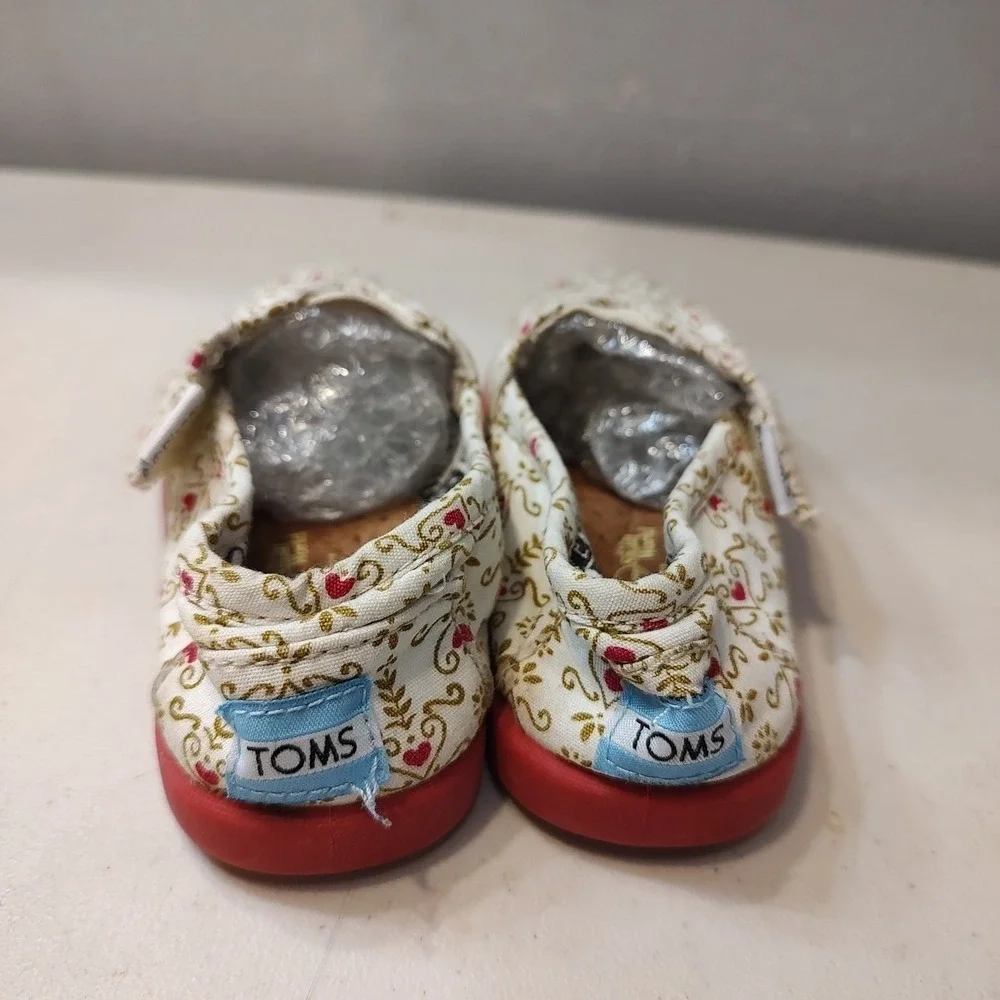 Disney TOMS It's‎ a Small World Theme Canvas Slip on Shoes Toddlers Sz 8 Youth